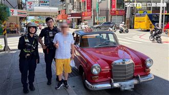 古董賓士車突拋錨　北投所長偕女警幫推車