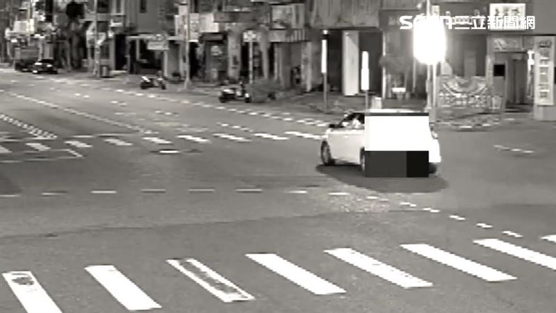 花蓮發生一起車禍事故，一名駕駛突然偏移逆向撞上路邊1輛轎車與2輛機車，警方快篩發現駕駛有fm2陽性反應，涉及毒駕，車上竟然還載7歲兒子