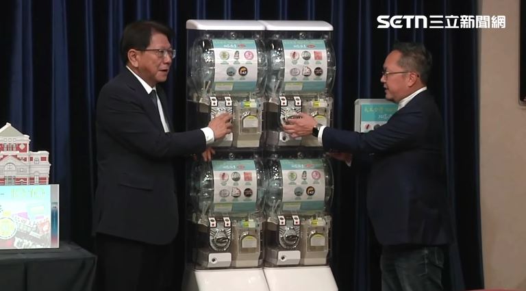 文總今2日舉行2026國慶總統府建築光雕展演記者會,公布11款扭蛋。(圖/翻攝畫面)
