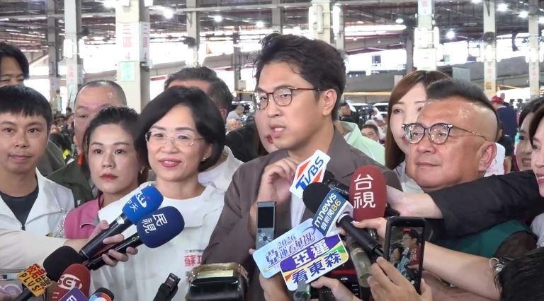 蘇巧慧、沈伯洋出席萬華興德宮福德正神三十六週年慶餐會(圖/翻攝畫面)