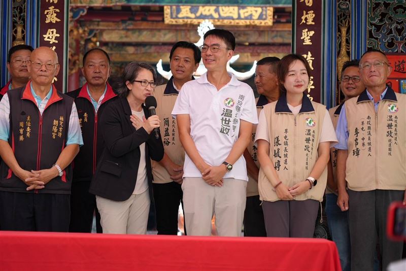 蕭美琴表示,温世政曾任牙醫師公會理事長,長期守護民眾健康,如今回到故鄉,希望把同樣的心用來關心南投每一個人。(圖/翻攝畫面)