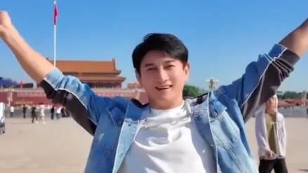 為何揮五星旗賀國慶？吳奇隆開公司金流曝