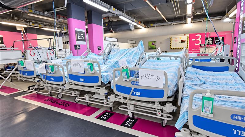 進入緊急狀態後，原本的停車格可轉換為病床區。蘭巴姆規畫整座地下設施最多可容納約2000名病人，並依不同醫療需求劃分照護區域。（圖／蘭巴姆醫療園區提供）