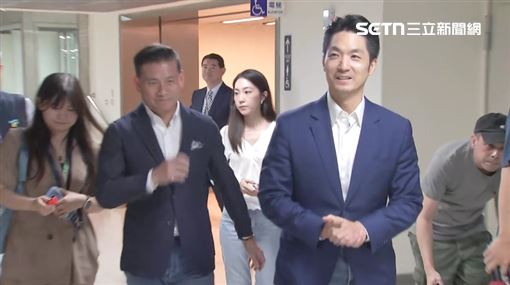 蔣萬安赴北市議會教育委員會送水果致意（圖／記者陳思妤攝影）