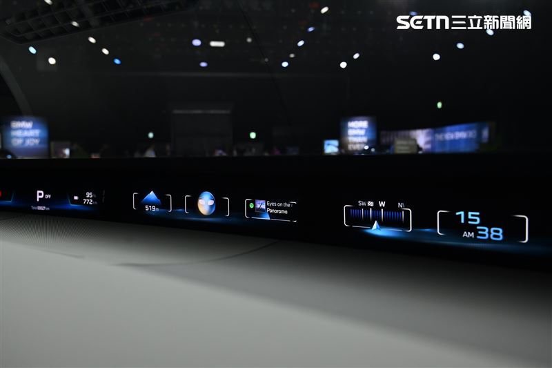 BMW Panoramic Vision全視域顯示系統。(圖/記者鍾釗榛攝影)