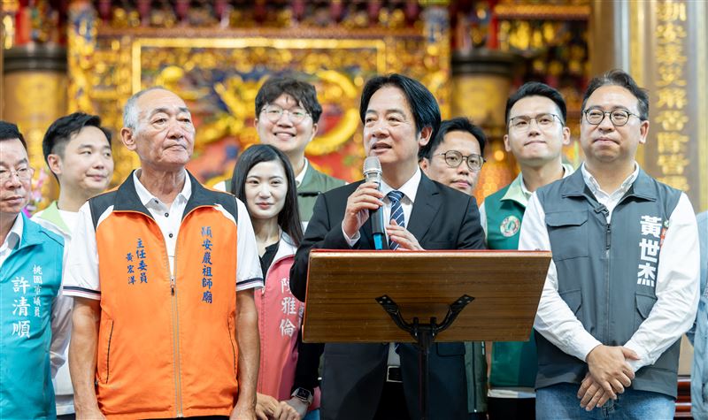 賴清德、黃世杰赴「顯安巖顯應祖師廟」參香祈福(圖/總統府提供)