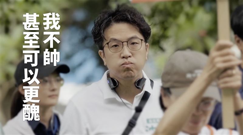 民進黨台北市長參選人沈伯洋推出形象廣告,開頭就自嘲「我不帥」。(圖/沈伯洋競辦提供)