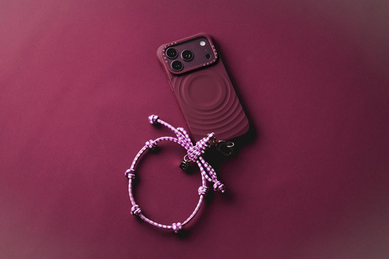 CASETiFY全新Essentials系列以波紋手機殼為核心,疊加柔霧質感與大膽撞色,打造專屬日常風格