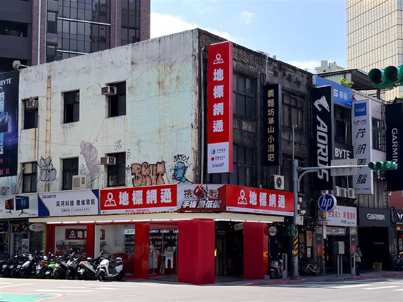 地標網通台北華山店10月6日開幕,是地標網通在光華商圈的第三家門市。開幕日限量釋出Apple AirPods 5 $3,990與小米手環9 NFC $399