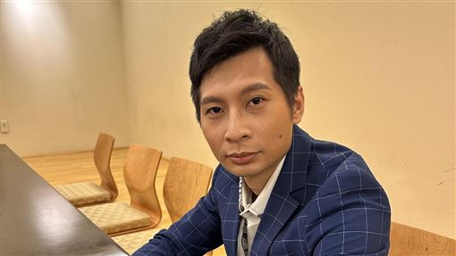模仿沈伯洋挨轟！逸祥急澄清遭嗆：垃圾