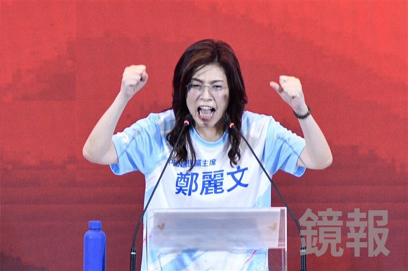 國民黨主席鄭麗文2日受訪澄清,「不要幫邱臣遠站台」是遭斷章取義