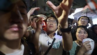 沈伯洋掃師大夜市再爆棚　店家驚呆喊1句