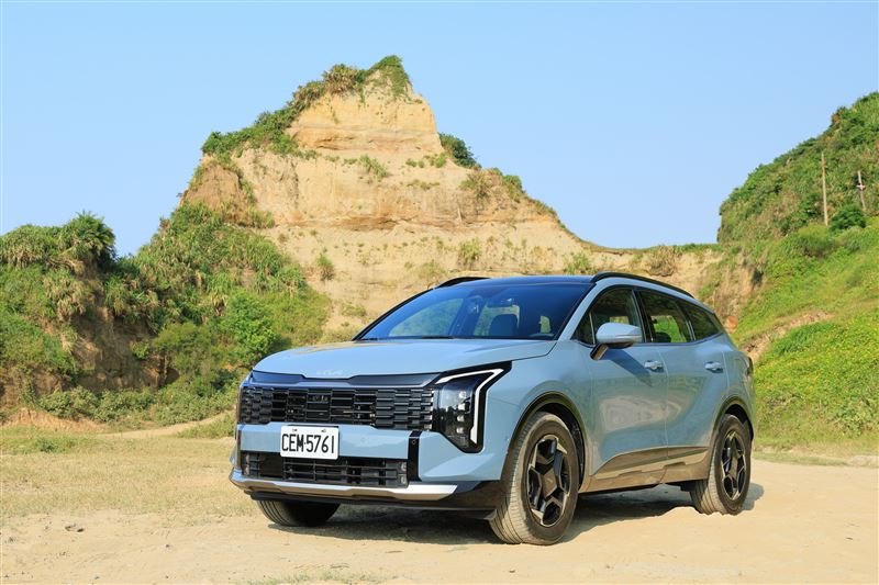 Sportage以新世代設計語彙結合寬敞座艙與完整科技配備。(圖/Kia提供)
