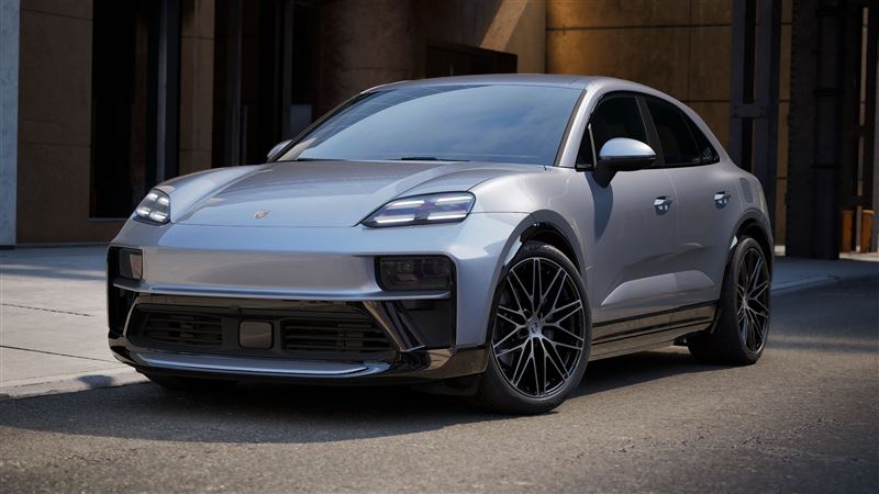 外觀加入SportDesign造型套件。(圖/Porsche提供)