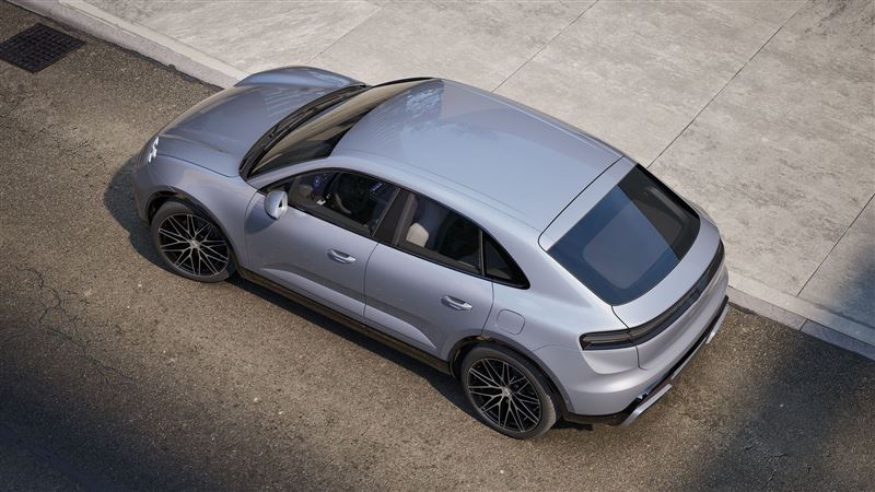 套件納入氣壓懸吊與PASM主動式懸載調整系統。(圖/Porsche提供)