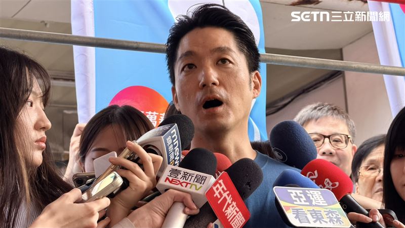 卓榮泰秀船員證挺沈伯洋 蔣萬安開嗆了