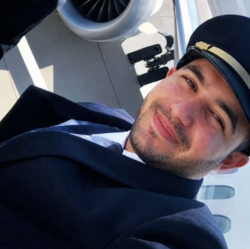 杜拜航空攻擊機長的副機師哈瑪米(Hamam al-Hammami)。(圖/翻攝自LinkedIn)