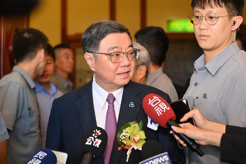 行政院長卓榮泰出席「台電公司115年職工聯合婚禮」前受訪(圖/行政院提供)