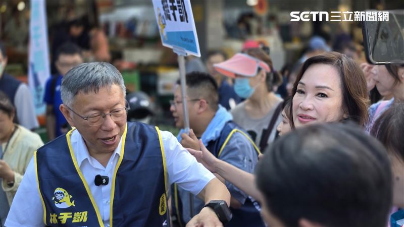 柯志恩今(3)日與柯文哲合體掃街,替民眾黨高雄市議員參選人林于凱拉抬聲勢。(圖/翻攝畫面)