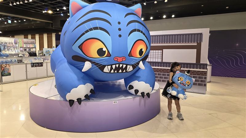獵魔女團快閃最終站！巨型神獸現身夢時代