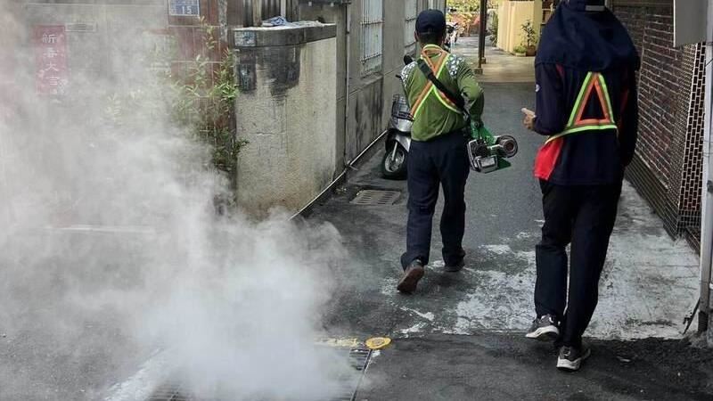 清消成攻擊？清潔隊員「藥霧直灌」害送醫