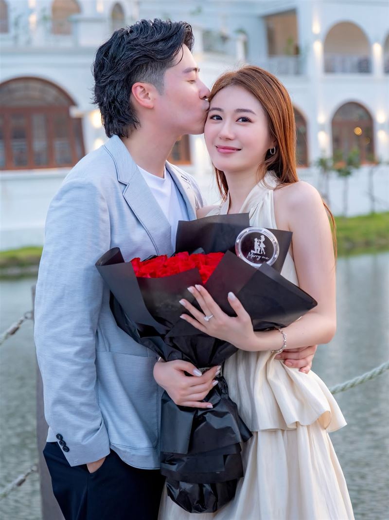 現實生活中王菲與男星張子丰於上個月訂婚。(圖/翻攝自IG @wongfeiiiiii)