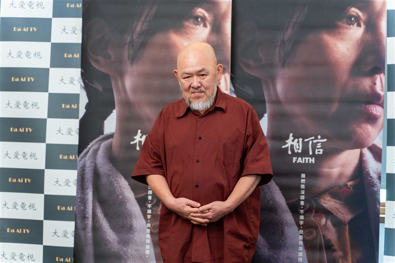 導演林正盛出席《銀髮白之歌》系列電視電影《相信》首映記者會。(圖/大愛提供)