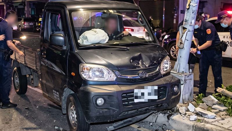 棒球教練拒檢撞爛車被逮…酒測結果超驚人