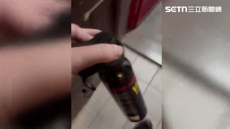辣椒水就藏在男子住家中