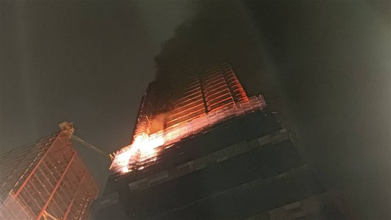 百億建案工地深夜大火 及時搶救無傷亡