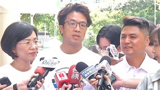 逸祥扮「沈脖癢」挨轟醜化　沈伯洋幫緩頰