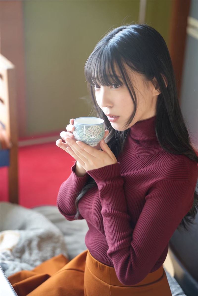 女優紫堂留衣(紫堂るい)從童星出身,曾轉戰補教界當老師。(圖/翻攝自X平台 @rui_shido)