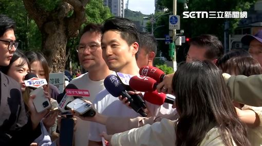 沈伯洋評「被發言人牆圍住」　蔣萬安笑了