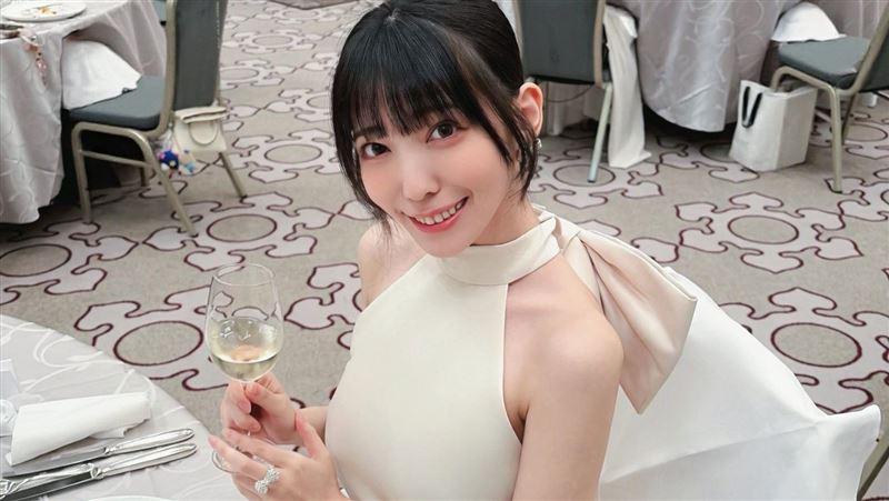 女優紫堂留衣(紫堂るい)從童星出身,曾轉戰補教界當老師。(圖/翻攝自X平台 @rui_shido)