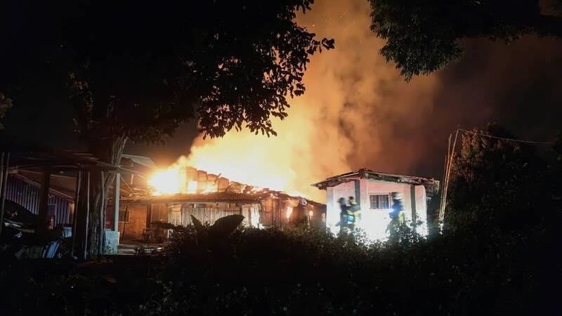 嘉義民宅惡火燒2戶！急撤住戶1男送醫
