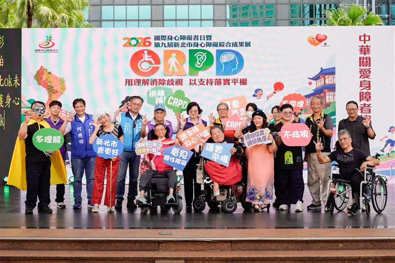 新北市府於市民廣場舉辦第九屆身心障礙綜合成果展。(圖/新北市政府提供)