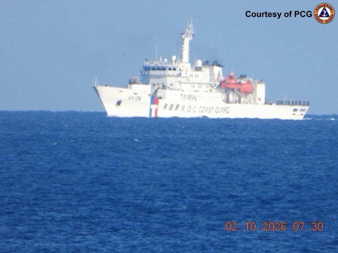 3艘台灣海巡艦艇也出現在相關水域監視中國研究船「嘉海科7號」。(圖/翻攝自X平台 @News5PH)