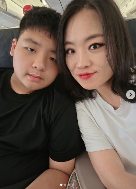 鄭智善曬出與13歲兒子的同框照，兩人被許多粉絲認為根本就是一個模子刻出來的。（圖／翻攝自IG）