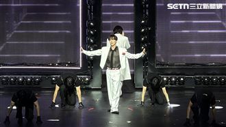 SJ利特脫掉上衣  換上高雄校服全場嗨翻