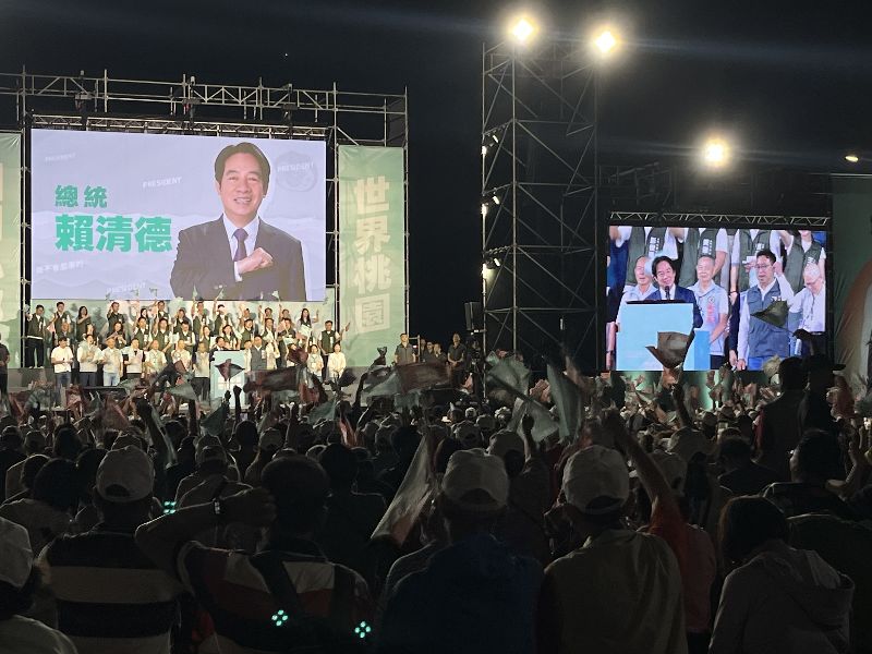 民進黨桃園市長參選人黃世杰今天成立南區競選總部,賴清德也現身站台。(圖/中央社)