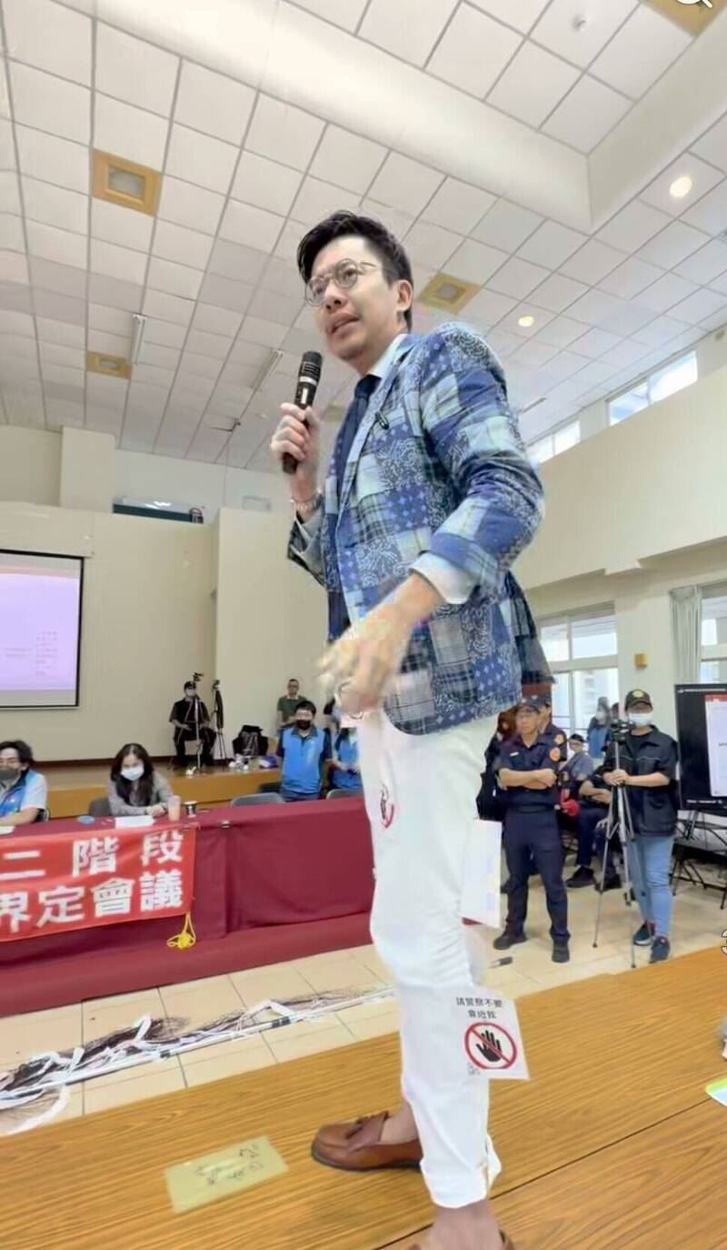 參與南投名間鄉反垃圾焚化爐的「戰鬥茶師」常行深。(圖/取自常行深臉書)