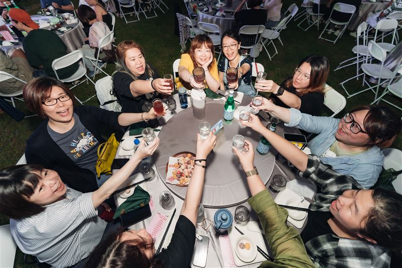 北流文化館五週年開桌辦桌!C.Holly、小尾巴、小熱唱輪番嗨唱。(圖/北流提供)