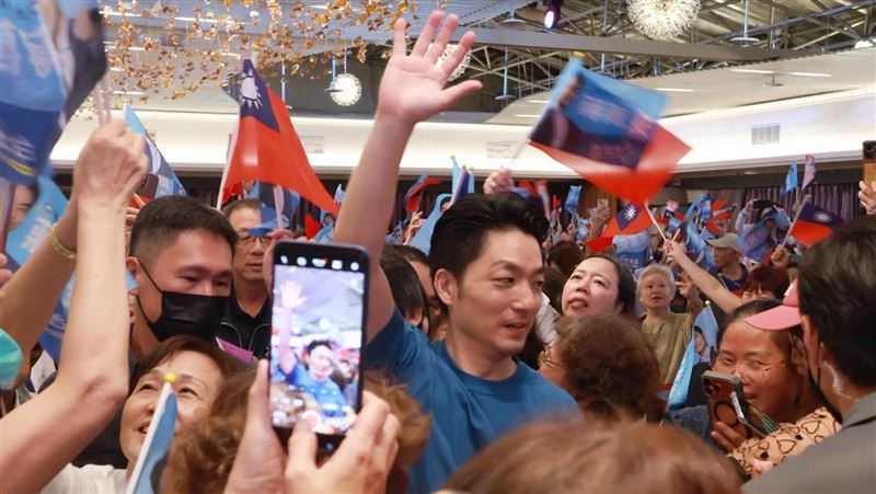 蔣萬安遭留言狂灌！藍議員：真的大開眼界