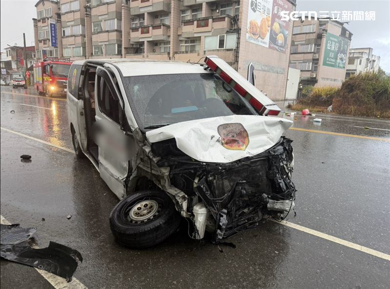 救護車在未執勤狀況下違規鳴笛飆速，雨中失控打滑撞死人。（圖／記者呂彥攝影）