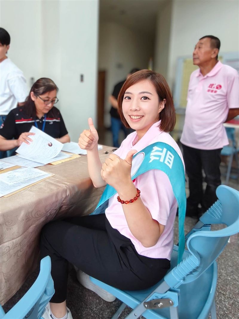 代表民眾黨參選新竹市南區議員的李玫，在影片引發爭議後，也向外界致歉。（圖／翻攝自Threads）