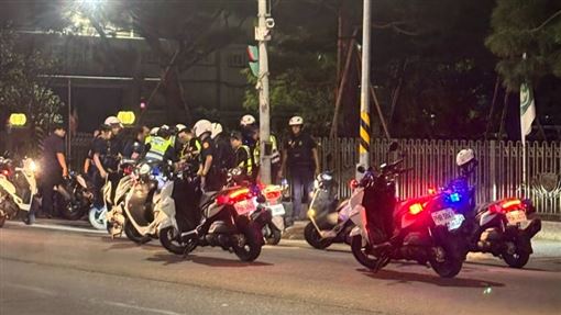 少年騎車搖搖晃晃　無照遇警拒檢自摔遭逮