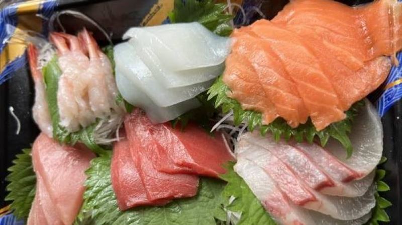 男吃生魚片隔天高燒、頭爆痛　醫師全說了
