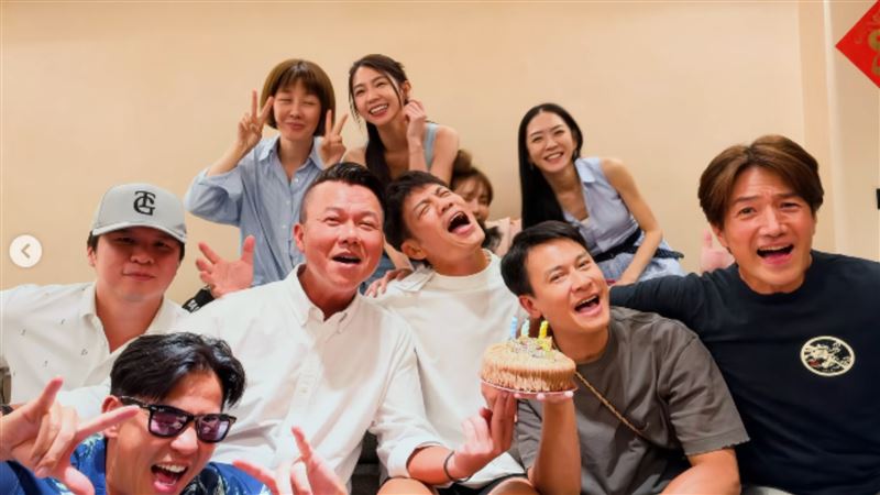 曾智希及好友們一同為陳志強慶生。（圖／翻攝自IG @simba.1220帳號）