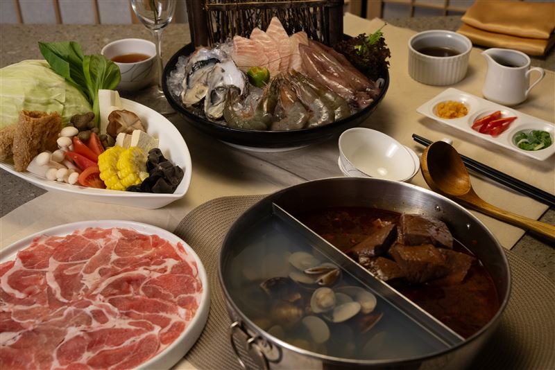 福容大飯店福隆店11月推出的「暖湯冬旅」將住宿、餐食與泡湯結合,旅客也可搭配周邊海岸景觀及步道,安排冬季小旅行。(圖/福容大飯店福隆店提供)