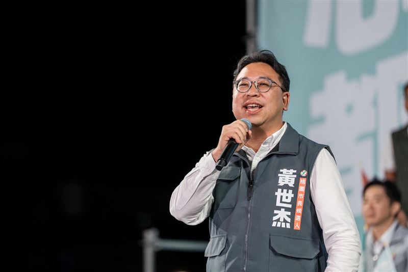 民進黨桃園市長候選人黃世杰3日晚間在中壢舉行南桃園競選總部成立大會